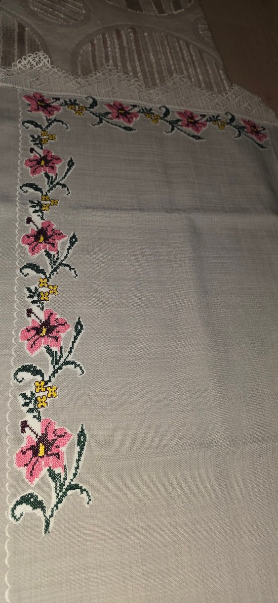 Nakışlı Beyaz Gri Masa Örtüsü - Görsel 3