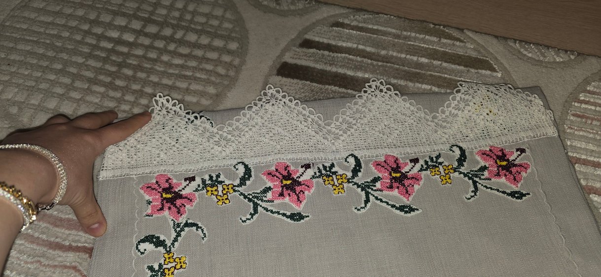 Nakışlı Beyaz Gri Masa Örtüsü - Görsel 2