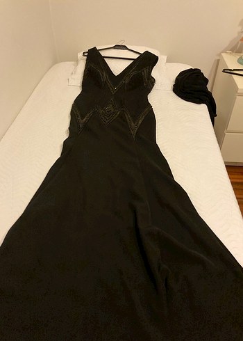 Siyah V Yakalı Uzun Gotik Abiye Elbise