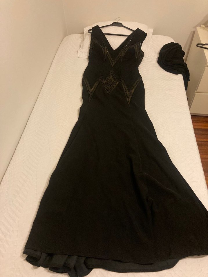 Siyah V Yakalı Uzun Gotik Abiye Elbise - Görsel 3