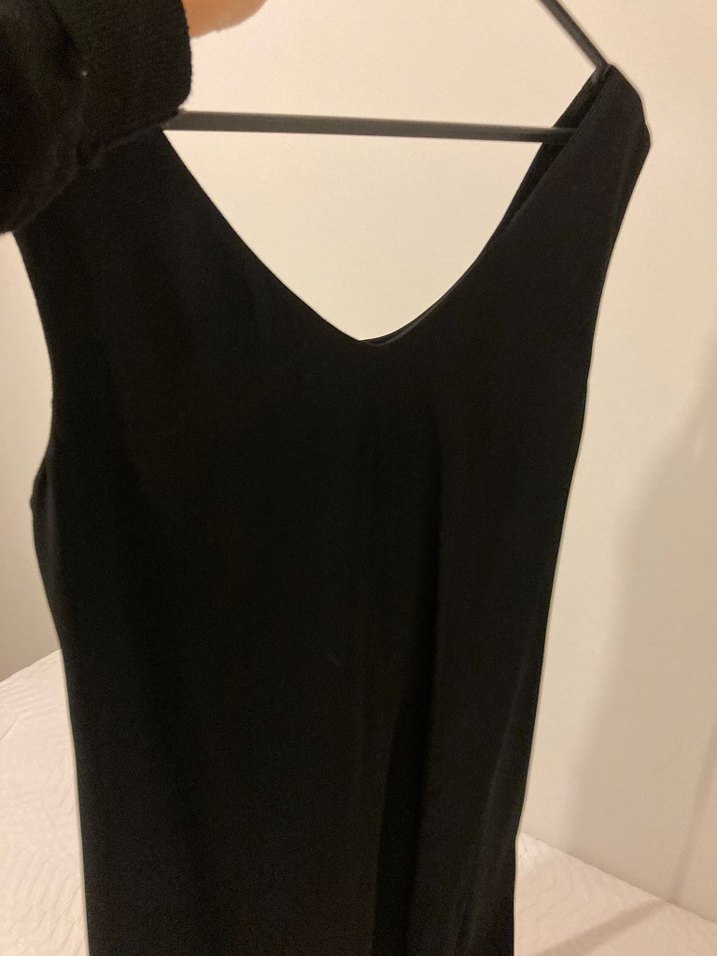 Siyah V Yaka Kolsuz Midi Elbise - Görsel 3