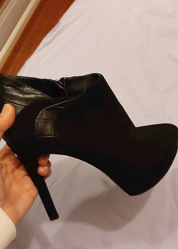 Siyah Süet Stiletto Topuklu Kadın Bot - Görsel 2