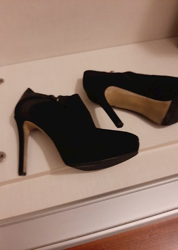 Siyah Süet Stiletto Topuklu Kadın Bot - Görsel 5