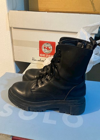 Siyah Platformlu Topuklu Kadın Botu - Görsel 2