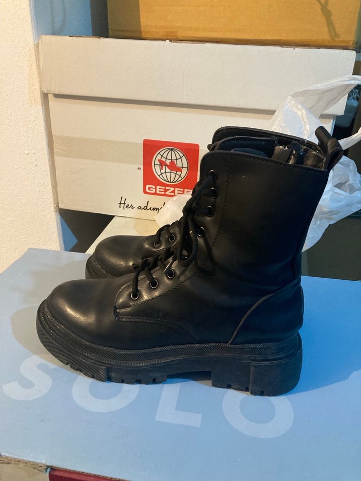 Siyah Platformlu Topuklu Kadın Botu - Görsel 2