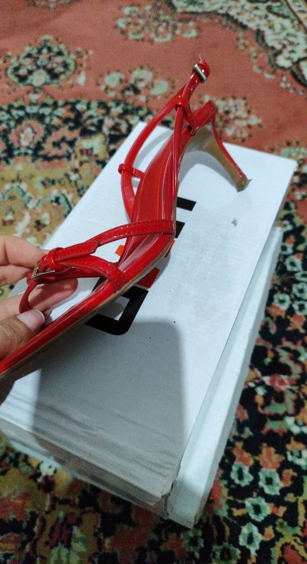 Kırmızı Parlak Stiletto Tokalı Kadın Sandalet - Görsel 2