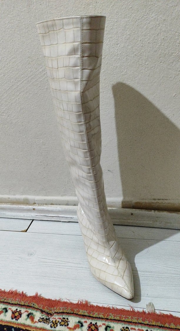 Bej Yılan Desenli İnce Topuklu Diz Boyu Çizme - Görsel 2