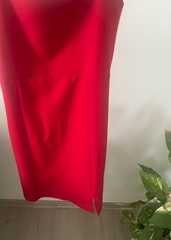 Kırmızı V Yaka Mini Yırtmaç Detaylı Elbise - Görsel 4