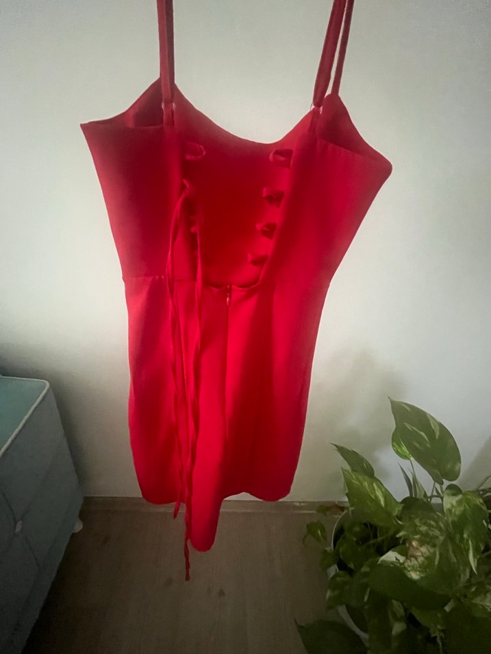 Kırmızı V Yaka Mini Yırtmaç Detaylı Elbise - Görsel 2