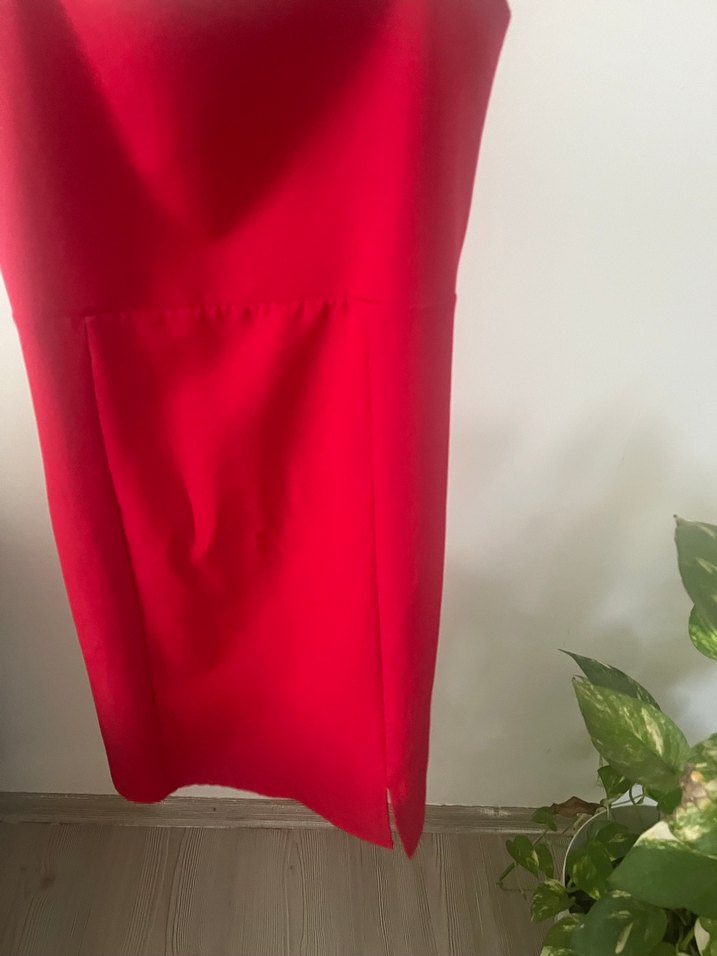 Kırmızı V Yaka Mini Yırtmaç Detaylı Elbise - Görsel 4