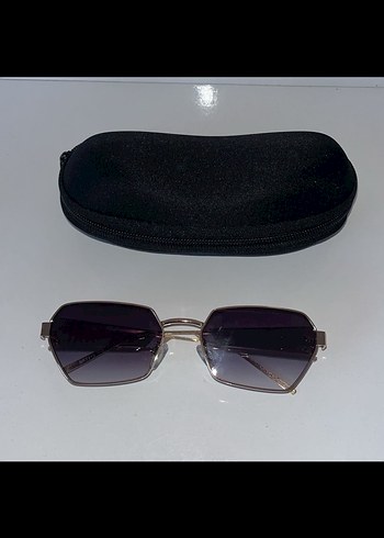 Şeffaf Detaylı Siyah Kadın Güneş Gözlüğü - Görsel 4