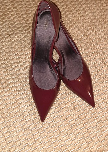 Bordo Parlak Deri Tokalı Stiletto Hiç giyilmedi.