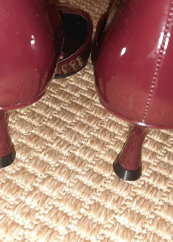 37 Beden Bordo Parlak Deri Tokalı Stiletto Hiç giyilmedi.