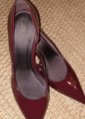 Zara Bordo Parlak Deri Tokalı Stiletto Hiç giyilmedi.