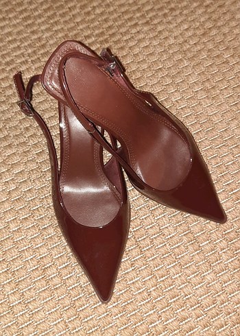 Klasik Kahverengi Deri Stiletto. Hiç giyilmedi.
