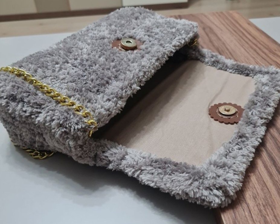 Zincir Detaylı Kadın El Çantası - Görsel 3