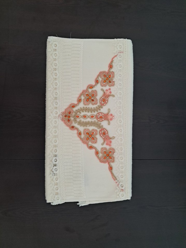 İşlemeli Beyaz Havlu - Görsel 2