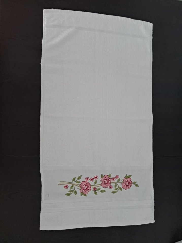Nakışlı beyaz pastel havlu - Görsel 2