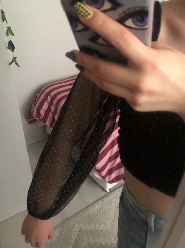 Bershka Siyah tül kollu crop bluz - Görsel 2