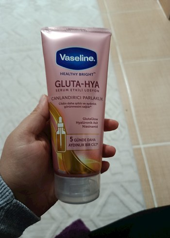 Vaseline Gluta-Hya Serum Etkili Losyon