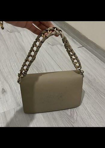  Beden Zincir Detaylı Bej Deri Kadın Çanta