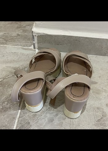 Diğer Bej Bantlı Dolgu Topuklu Kadın Sandalet