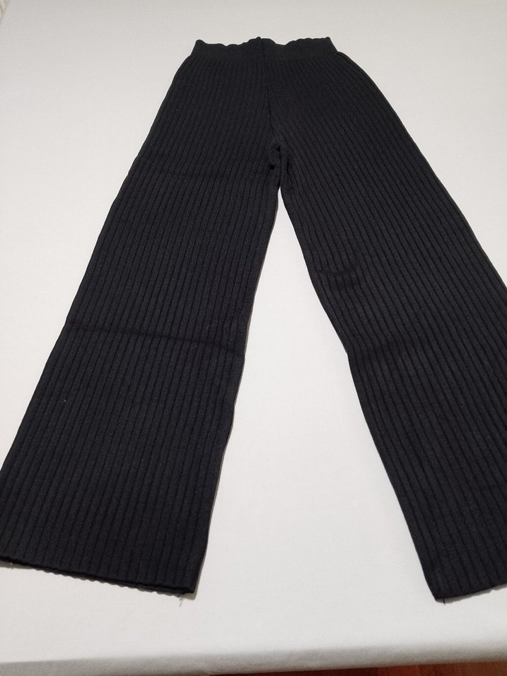 Kadın Siyah Piliseli Rahat Kumaş Pantolon - Görsel 2