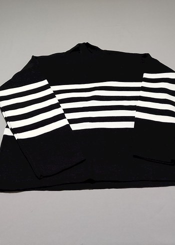 Siyah Beyaz Çizgili Boğazlı Triko Kazak - Görsel 3