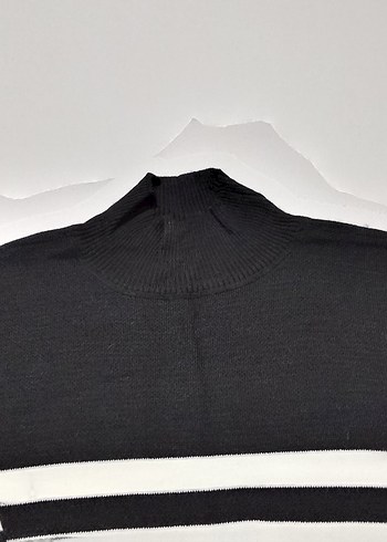 Siyah Beyaz Çizgili Boğazlı Triko Kazak - Görsel 5