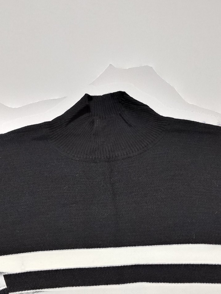 Siyah Beyaz Çizgili Boğazlı Triko Kazak - Görsel 5