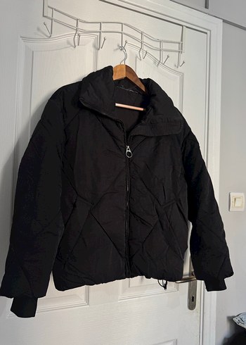 Siyah Yüksek Yakalı Kadın Mont - Görsel 4