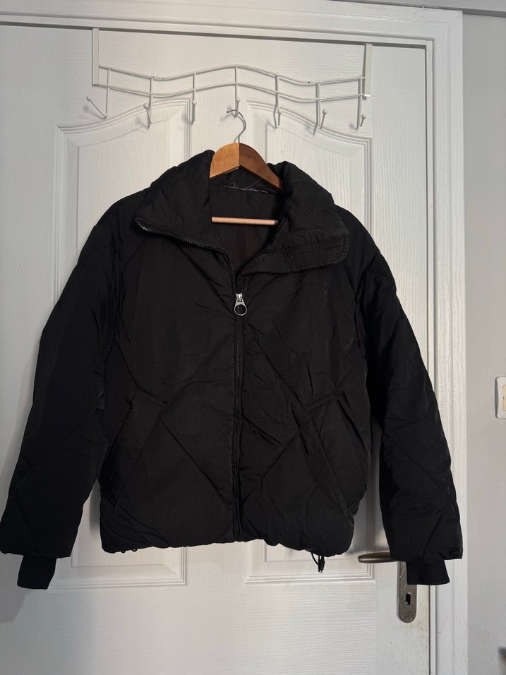 Siyah Yüksek Yakalı Kadın Mont - Görsel 3