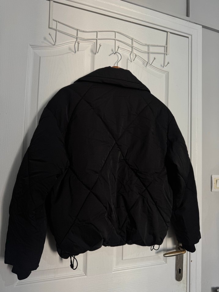 Siyah Yüksek Yakalı Kadın Mont - Görsel 5