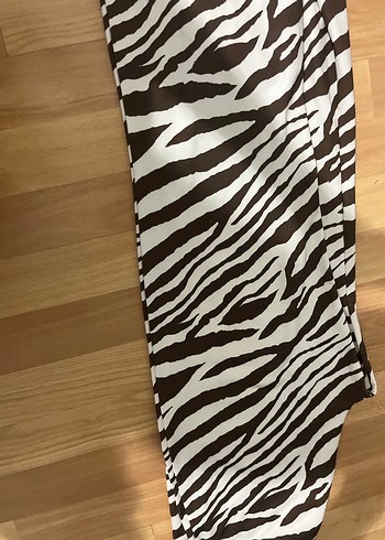 Kahverengi Zebra Desenli Kadın İspanyol Paça Pantolon Bershka - Görsel 5