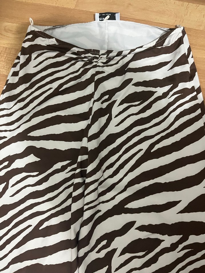 Kahverengi Zebra Desenli Kadın İspanyol Paça Pantolon Bershka - Görsel 2
