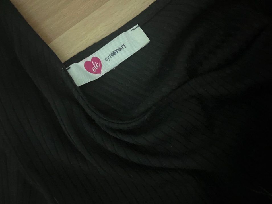 Kemer Detaylı Siyah Tek Kol Bluz - Görsel 3