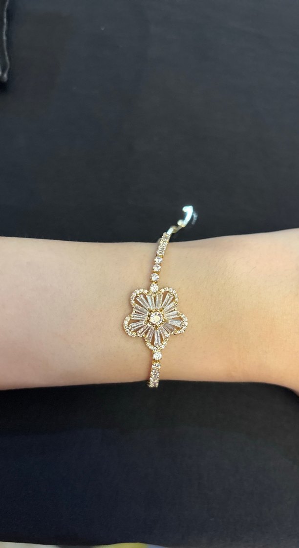 Çiçek Desenli Altın Renkli Kadın Bileklik - Görsel 2