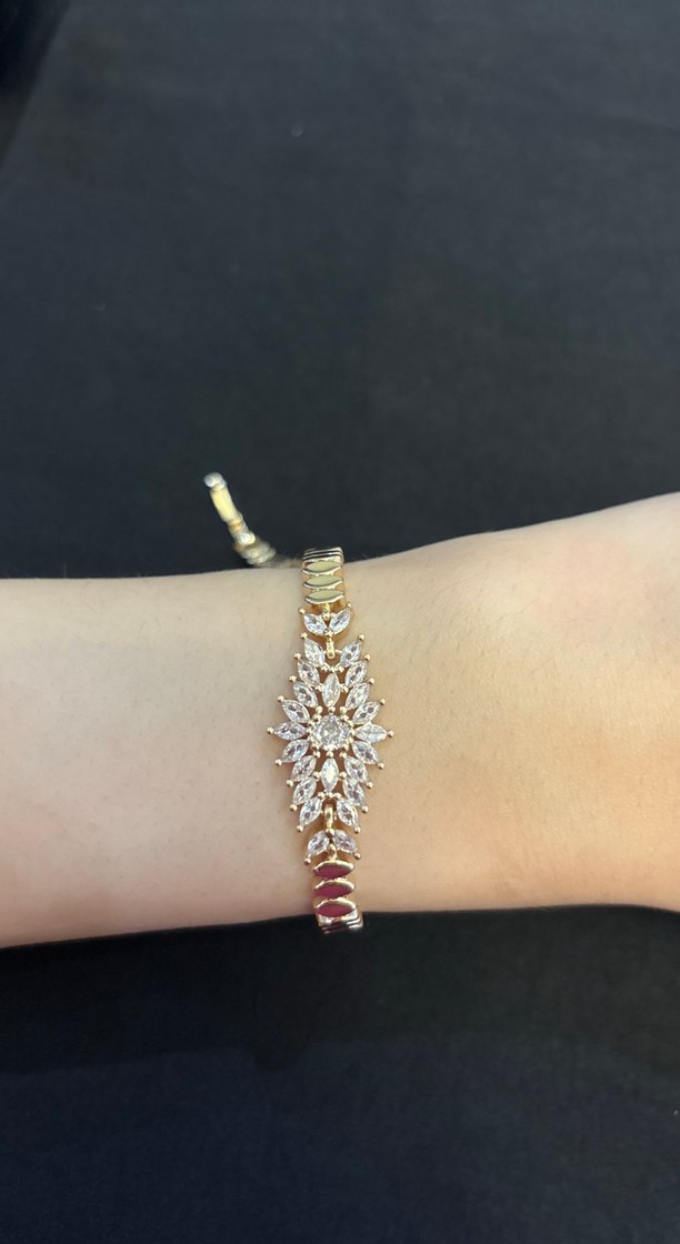 Zincir Detaylı Altın Renk Bileklik - Görsel 3