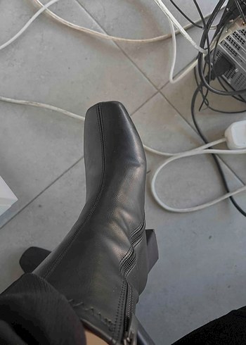 37 Beden Siyah Deri Tokalı Biker Kadın Bot