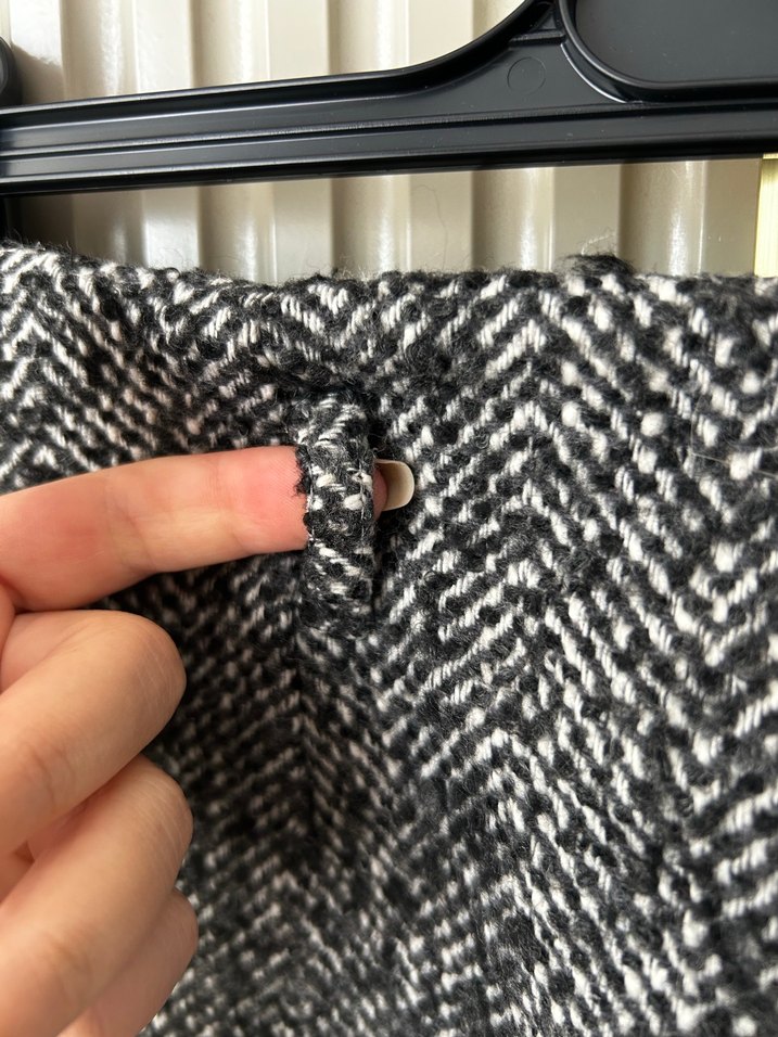 Koton kışlık kemer Detaylı Siyah Desenli Mini Etek - Görsel 4