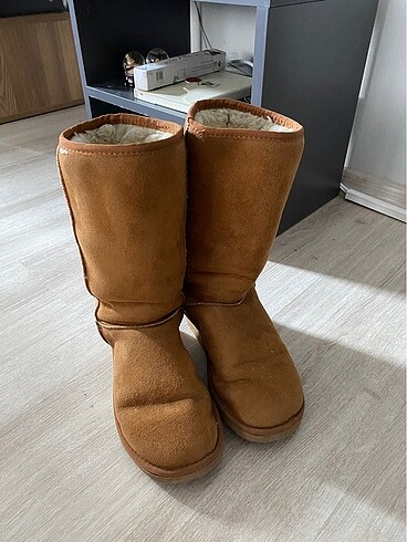 UGG BOT
