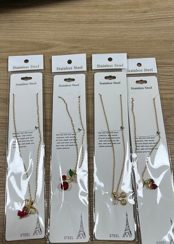 Renkli Detaylı Altın Rengi Zincir Kolye