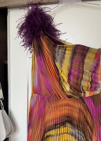 Renkli Piliseli Uzun Kayık Yaka Abiye Elbise - Görsel 4