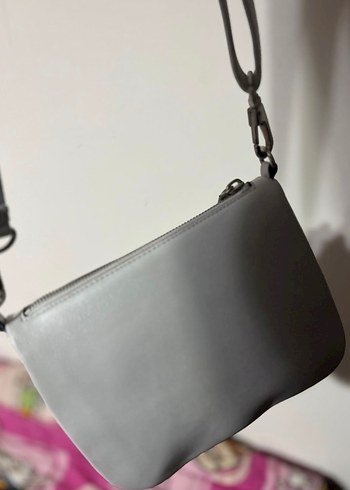 Calvin Klein Açık Gri Deri Kadın Çapraz Çanta Fermuarlı - Görsel 2