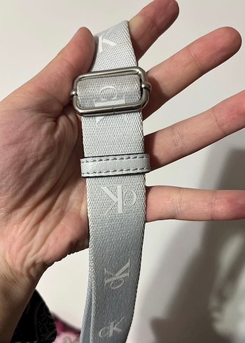 Calvin Klein Açık Gri Deri Kadın Çapraz Çanta Fermuarlı - Görsel 4