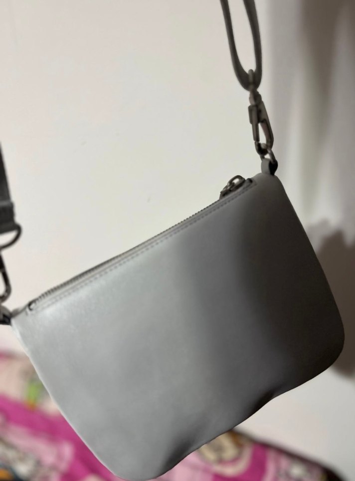 Calvin Klein Açık Gri Deri Kadın Çapraz Çanta Fermuarlı - Görsel 2