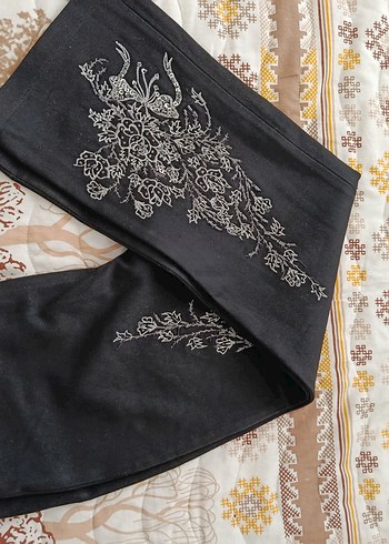 38 Beden siyah Renk Boncuk Detaylı Siyah Nakışlı Kadın Kumaş Pantolon