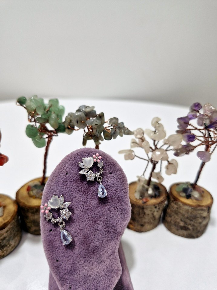 Mor Mini İşlemeli Payetli Kadın Küpeler - Görsel 3