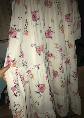 Çiçek Desenli Beyaz Elbise - Görsel 3