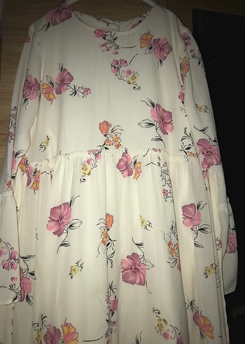 Çiçek Desenli Beyaz Elbise - Görsel 2